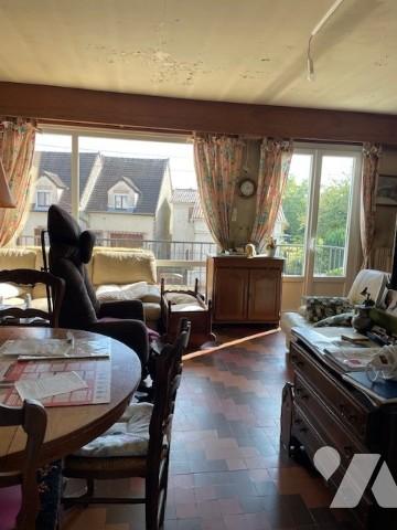 CHAUNY  maison sur rez-de-chaussée surélevé