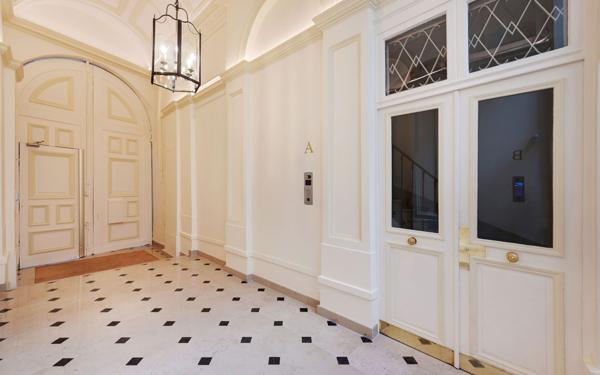 Appartement à vendre    3 pièces • 60 m2 Paris 1