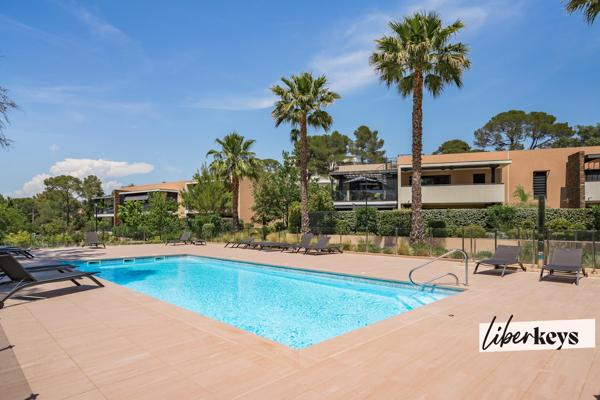 Saint-Raphaël - Valescure : 2 pièces dans une résidence de prestige avec piscine