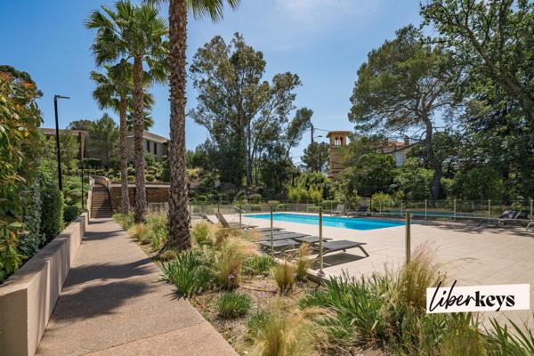 Saint-Raphaël - Valescure : 2 pièces dans une résidence de prestige avec piscine