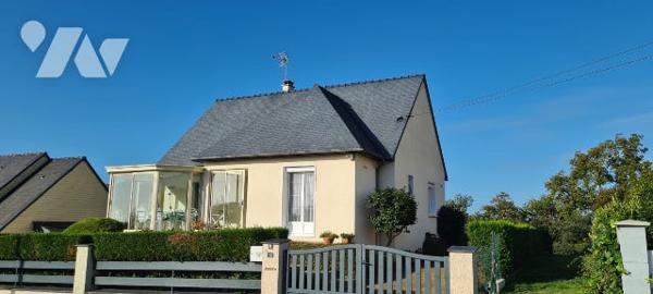 Maison à usage d'habitation située à SABLÉ-SUR-SARTHE.