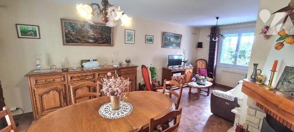 Maison à usage d'habitation située à SABLÉ-SUR-SARTHE.