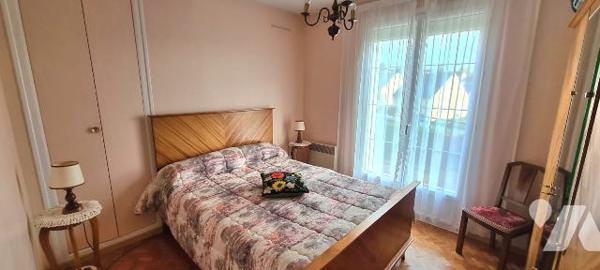 Maison à usage d'habitation située à SABLÉ-SUR-SARTHE.