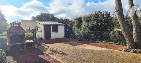 Maison à usage d'habitation située à SABLÉ-SUR-SARTHE.