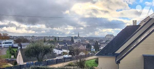 Maison à usage d'habitation située à SABLÉ-SUR-SARTHE.