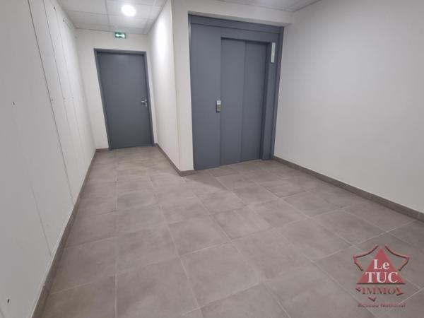Studio avec terrasse et garage – 105 000 € FAI Orange (84100)