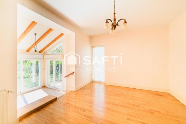 Chenove quartier Ferry/Bazin, maison de 158 m2 composée de 3 appartements le tout sur son terrain clos de 625 m2