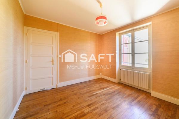 Chenove quartier Ferry/Bazin, maison de 158 m2 composée de 3 appartements le tout sur son terrain clos de 625 m2