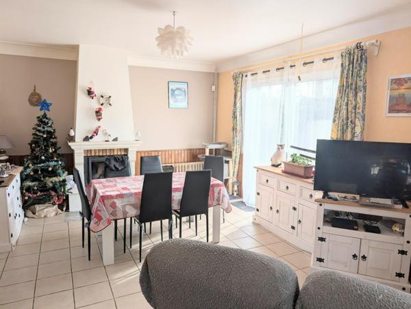 maison de plain pied avec 2 chambres et un grand garage