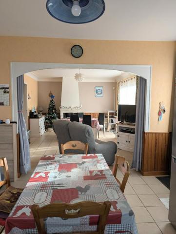 maison de plain pied avec 2 chambres et un grand garage