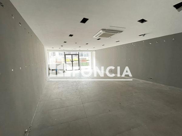 Location Local commercial 92 m² - 19 PLACE DU PEUPLE St Etienne 42000