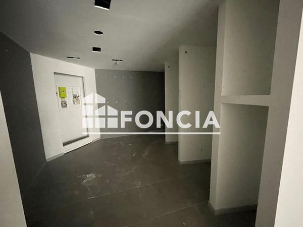 Location Local commercial 92 m² - 19 PLACE DU PEUPLE St Etienne 42000