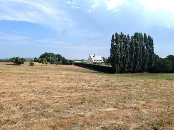 Propriété sur 27 hectares, maison 179 m2, bâtiments de 700 m2 salle de réception et 600 m2 garage