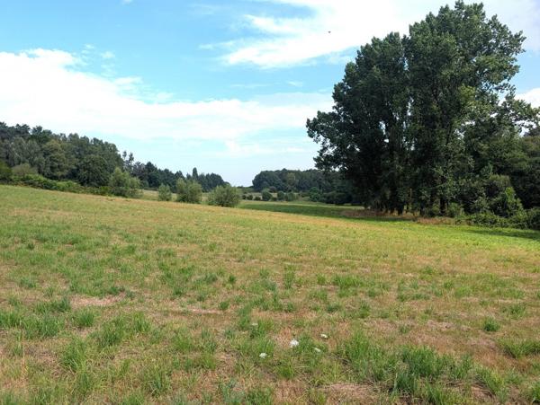 Propriété sur 27 hectares, maison 179 m2, bâtiments de 700 m2 salle de réception et 600 m2 garage