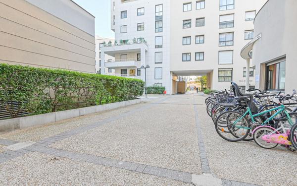 Appartement à vendre    4 pièces • 83 m2 Paris 19