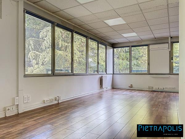 Bureaux 175m² divisible - LISSIEU - emplacement idéal