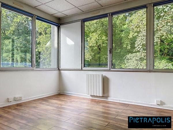 Bureaux 175m² divisible - LISSIEU - emplacement idéal