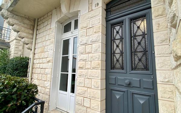 Maison à louer    9 pièces •  La Rochelle