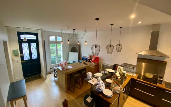 Maison à louer    9 pièces •  La Rochelle