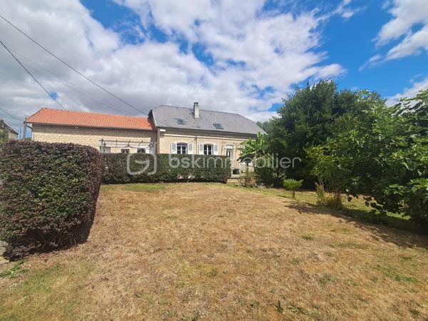 Situé à seulement 5 min de Vic-sur-AISNE, LE CHARME DE L'ANCIEN.

laissez-vous séduire par cette belle maison en pierre D'ENVIRON 165m2, offrant de beaux volumes.

Au rez-de-chaussée :
Grande entrée avec dressing, 
Cuisine aménagée et équipée
Salon et séjour
Wc indépendant
Pièce  D'ENVIRON 12m2 à rénover pouvant être transformée en suite parentale, idéale pour une vie de PLAIN-PIED.

A l'étage :
Grand palier avec placards
3 belles chambres
Salle de bains avec baignoire, douche et wc.

LES PLUS :
Dépendance attenante avec garage et grenier aménageable.
CAVE
Terrain D'ENVIRON 750m2
DPE B
POMPE A CHALEUR 
COMMUNE AVEC ECOLE PRIMAIRE
1 VISITE CONTACTEZ MOI.