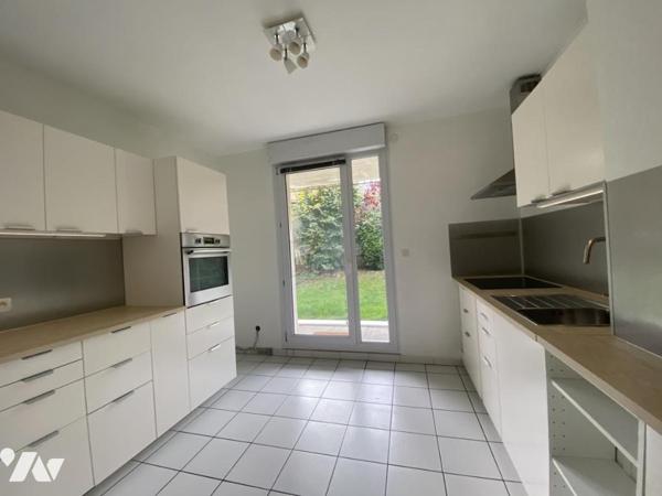 Appartement 5 pièces avec jardin, garage et cave.