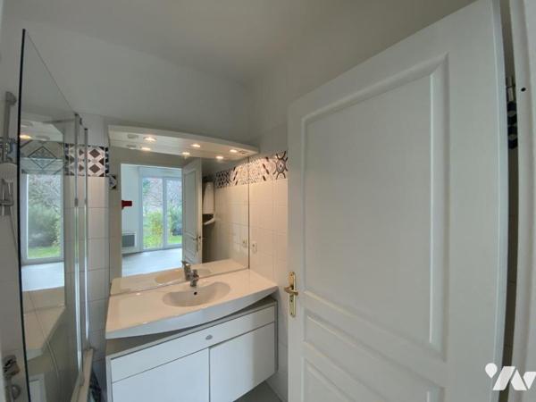 Appartement 5 pièces avec jardin, garage et cave.