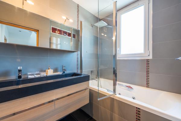 Maison individuelle lumineuse & ensoleillée, fonctionnelle comme un appartement