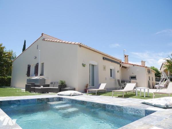 Centre ville de Grabels, une villa entièrement rénovée de 145 m², 5 pièces avec piscine et garage.