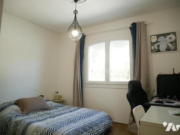 Centre ville de Grabels, une villa entièrement rénovée de 145 m², 5 pièces avec piscine et garage.