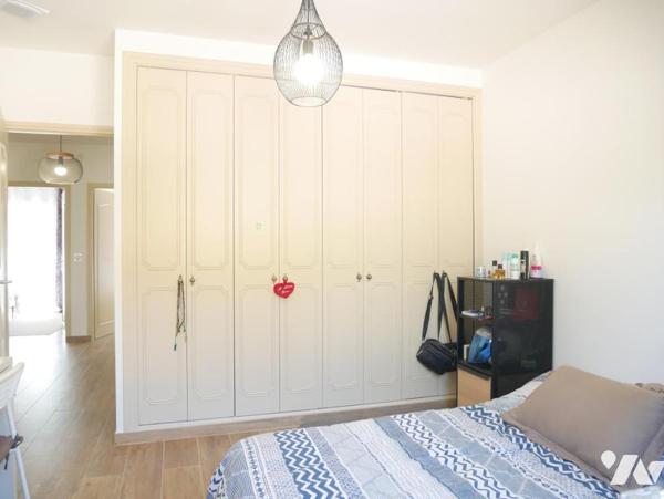 Centre ville de Grabels, une villa entièrement rénovée de 145 m², 5 pièces avec piscine et garage.