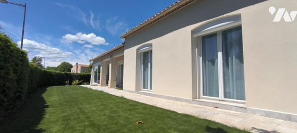 Centre ville de Grabels, une villa entièrement rénovée de 145 m², 5 pièces avec piscine et garage.