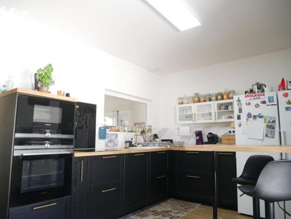 Centre ville de Grabels, une villa entièrement rénovée de 145 m², 5 pièces avec piscine et garage.