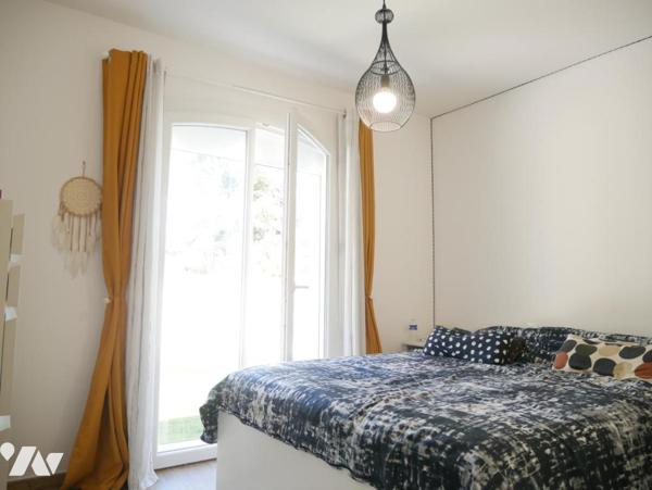 Centre ville de Grabels, une villa entièrement rénovée de 145 m², 5 pièces avec piscine et garage.