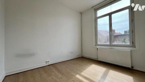 Maison de ville bel étage à conforter avec garage et jardin