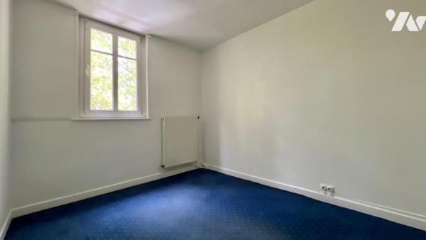Maison de ville bel étage à conforter avec garage et jardin
