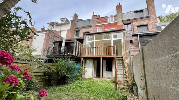 Maison de ville bel étage à conforter avec garage et jardin