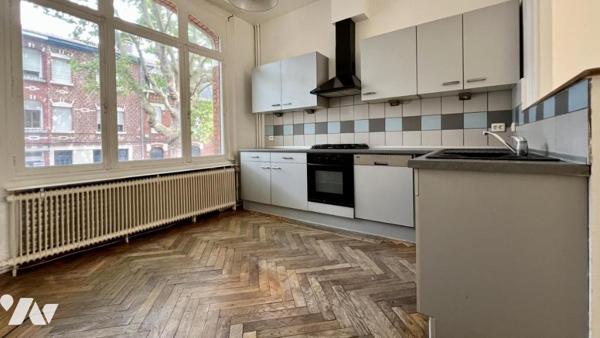 Maison de ville bel étage à conforter avec garage et jardin