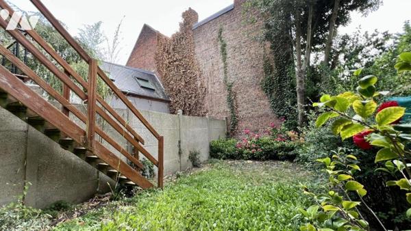 Maison de ville bel étage à conforter avec garage et jardin