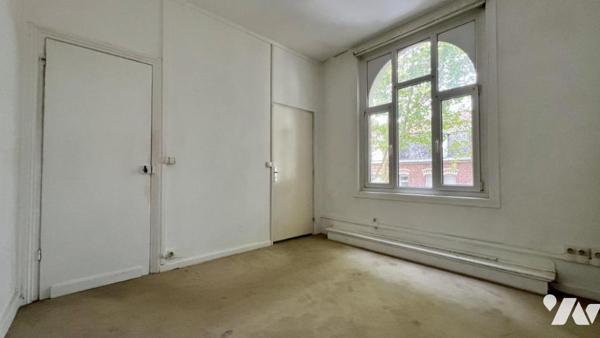 Maison de ville bel étage à conforter avec garage et jardin