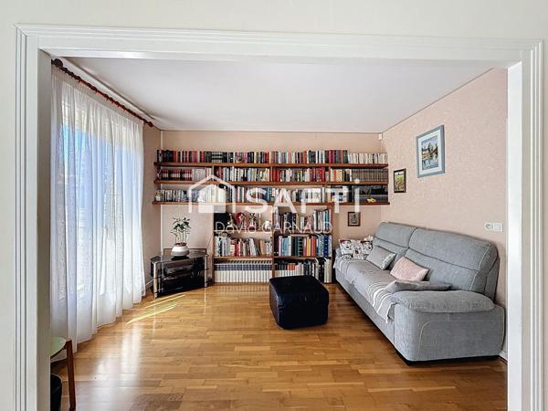Maison sur sous-sol semi enterré de 3 chambres