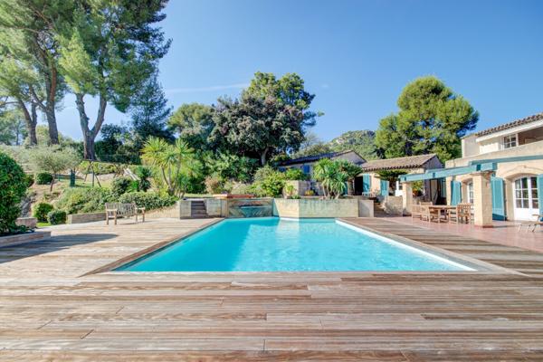 Vente Villa de luxe Aubagne 10 Pièces 480 m²