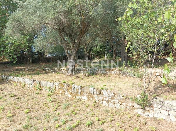 Terrain à bâtir Grasse 846 m2, beau secteur de Saint Antoine