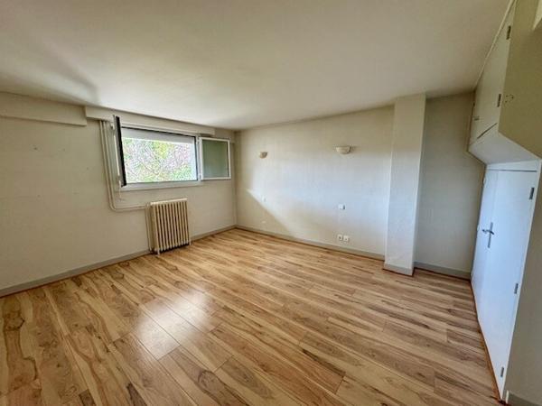 AUCH - Spacieuse maison avec jardin clos, garage et parkings