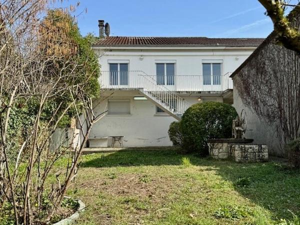 AUCH - Spacieuse maison avec jardin clos, garage et parkings