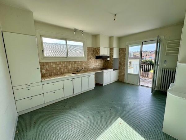 AUCH - Spacieuse maison avec jardin clos, garage et parkings