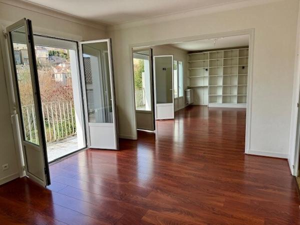 AUCH - Spacieuse maison avec jardin clos, garage et parkings