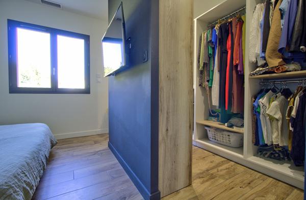 Maison plain-pied de 120m² contemporaine, lumineuse et fonctionnelle avec garage située sur les hauteurs proche d'AGEN.