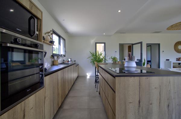 Maison plain-pied de 120m² contemporaine, lumineuse et fonctionnelle avec garage située sur les hauteurs proche d'AGEN.