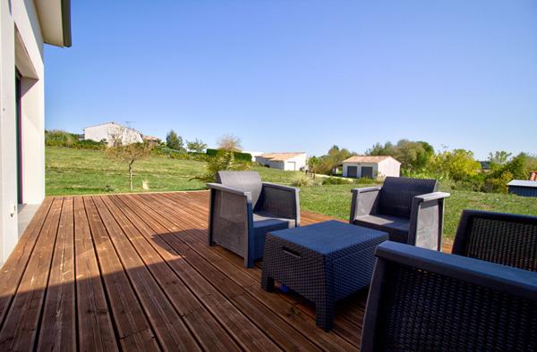 Maison plain-pied de 120m² contemporaine, lumineuse et fonctionnelle avec garage située sur les hauteurs proche d'AGEN.