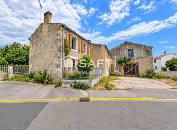 Maison ancienne avec beau potentiel, avec garage et extérieur – Sainte-Soulle centre